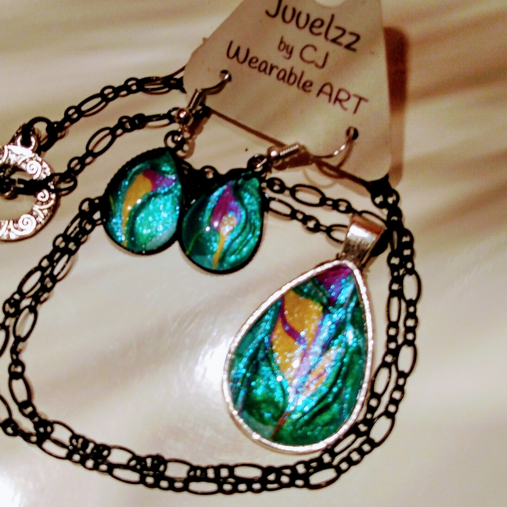 Jewelry Necklace with matching earrings